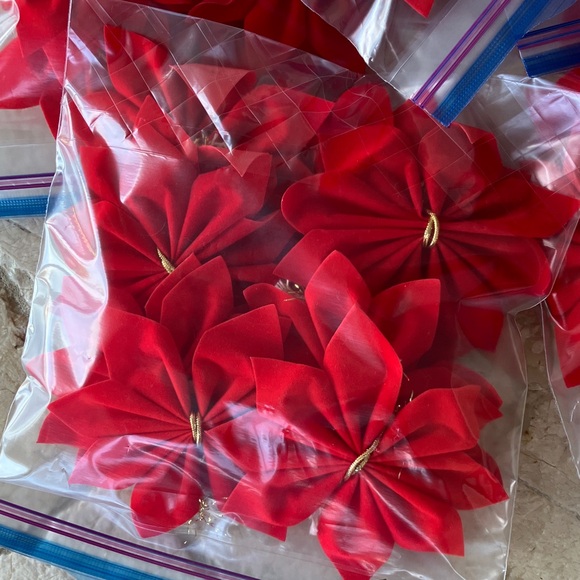 Lot of Christmas poinsettias-red fabric/felt like - Picture 3 of 5